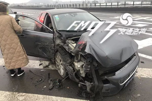 【黑料不打烊吃瓜爆料】排隊刷卡買車？多地加碼汽車促銷政策后？ 年底，汽車消費繼續(xù)升溫